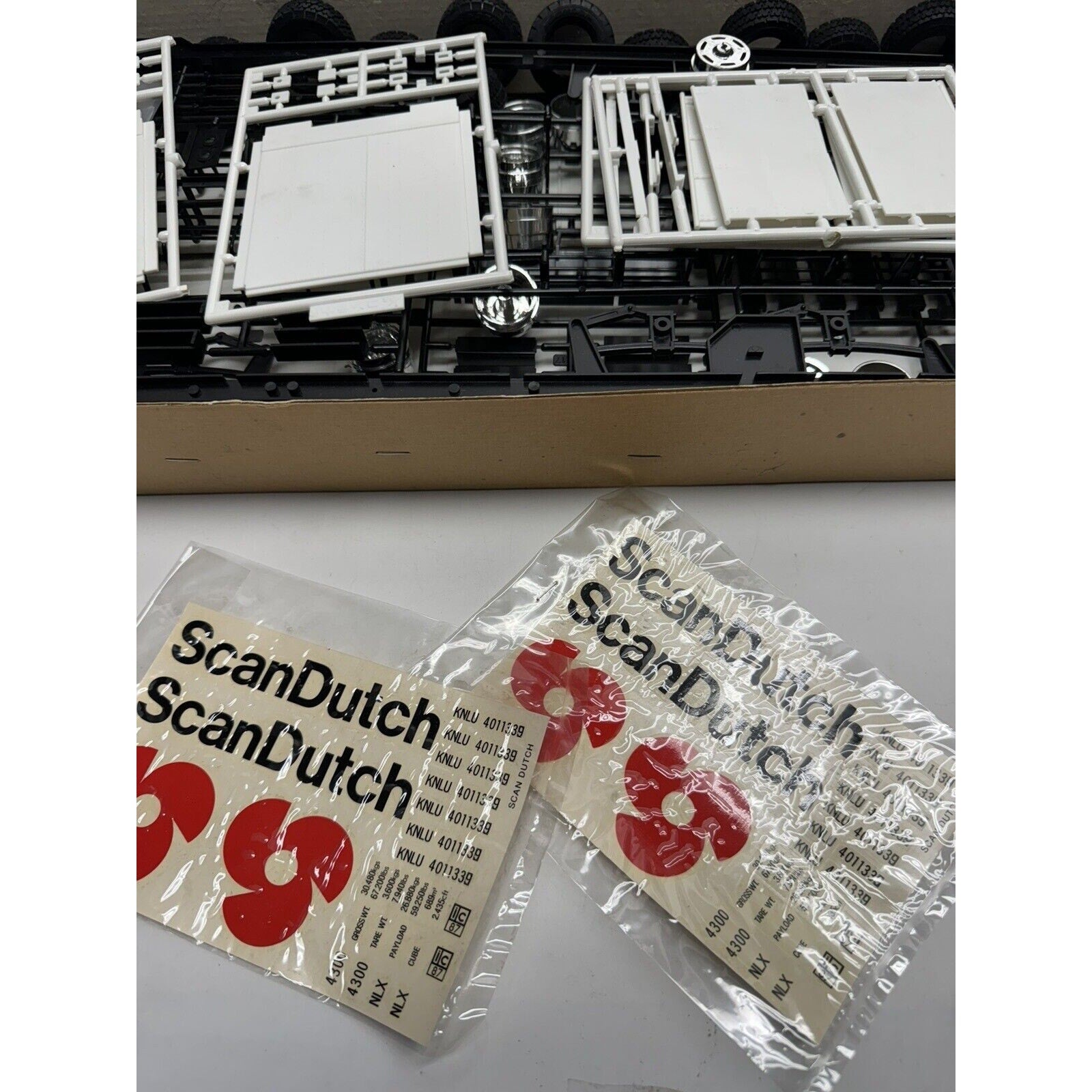 Vintage NEW OPEN BOX IMAI 1/28 Scale Model Kit Tractor Trailer ScanDutch