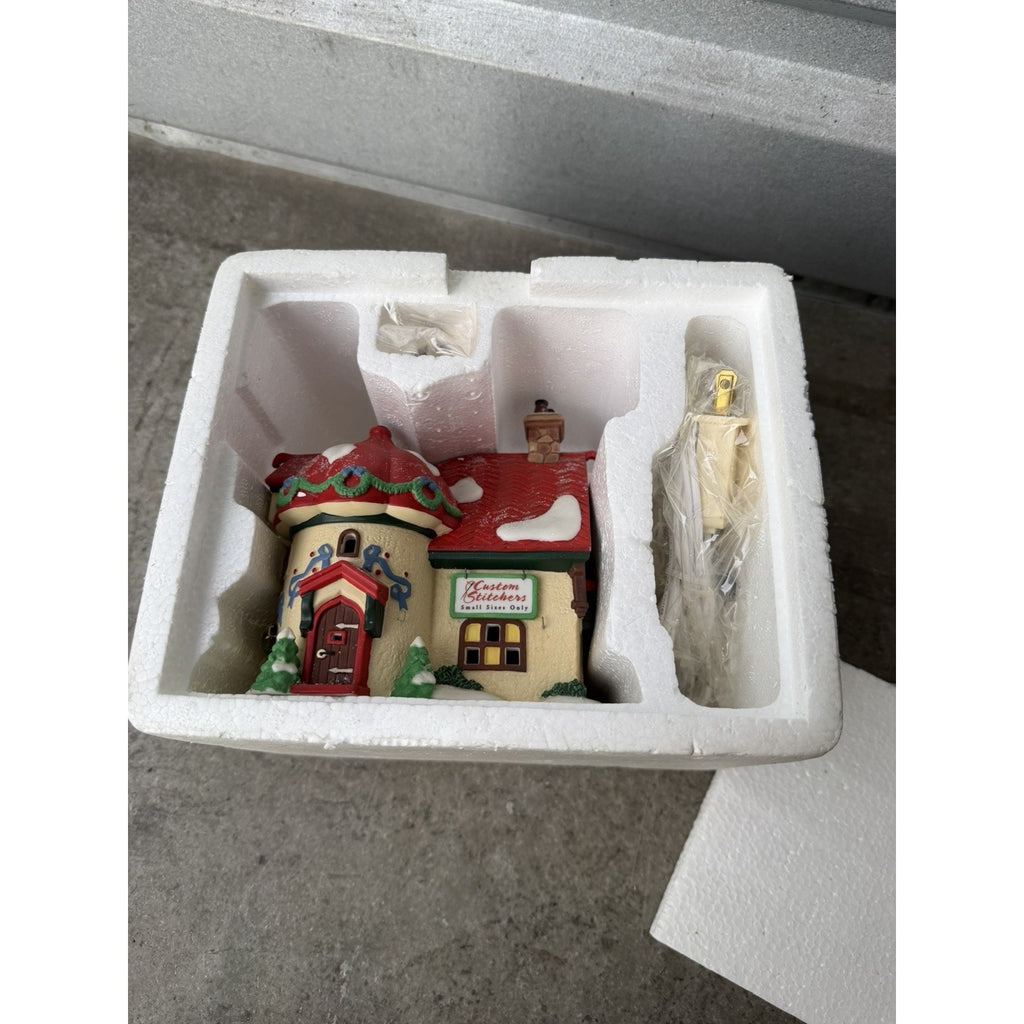 VINTAGE 1998 NEW Dept 56 North Pole Series Elf Land "Custom Stitchers" 56.56400