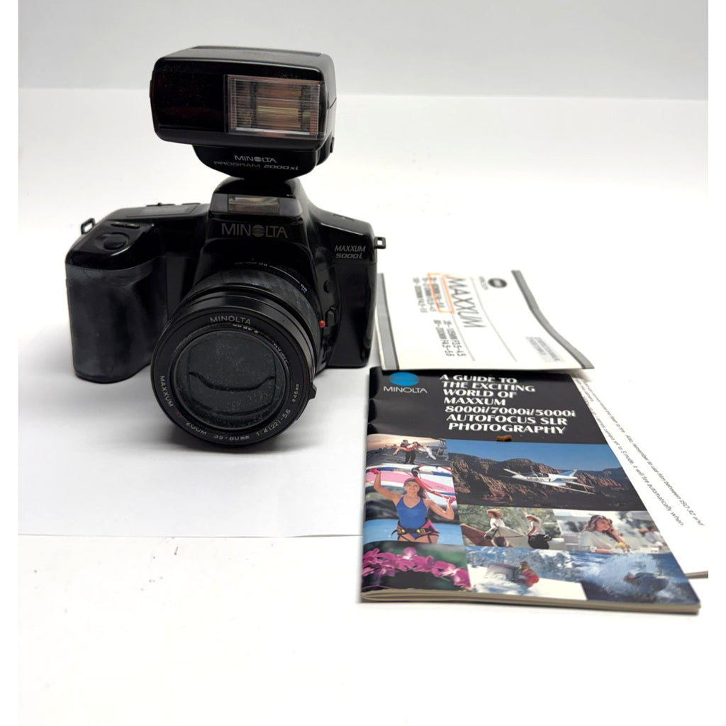 Vintage Minolta Maxxum 5000i 35mm SLR Film Camera portrait -Untested