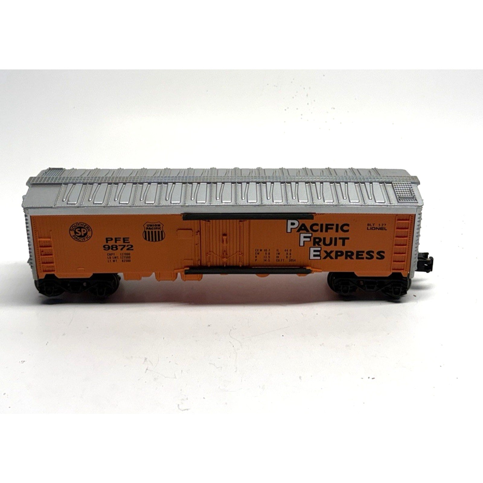 VINTAGE Lionel 6-9872 O Gauge Pacific Fruit Express Billboard Reefer Car LN/Box