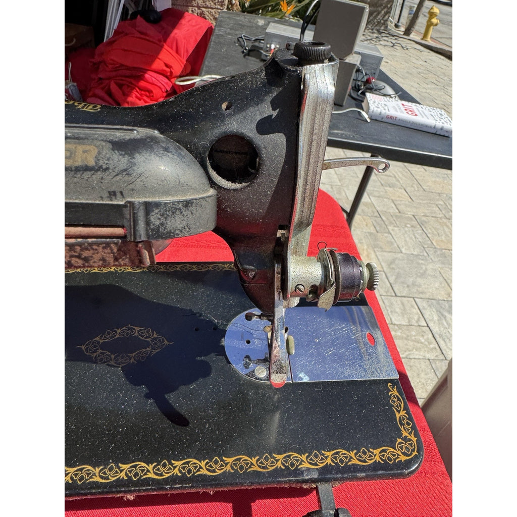 Vintage 1950’s Singer 15-91 Sewing Machine With Foot Pedal & Accessories