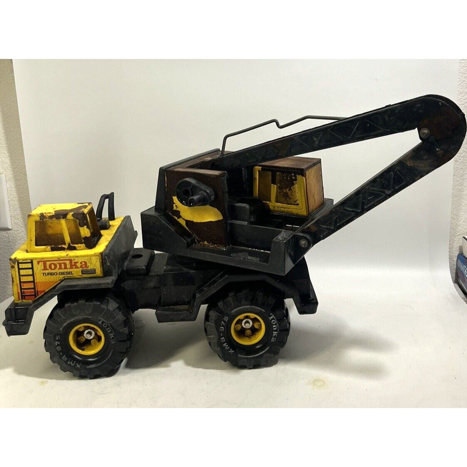VINTAGE Tonka Mighty Diesel Steel XMB-975 Tire Crane Black Bucket Truck