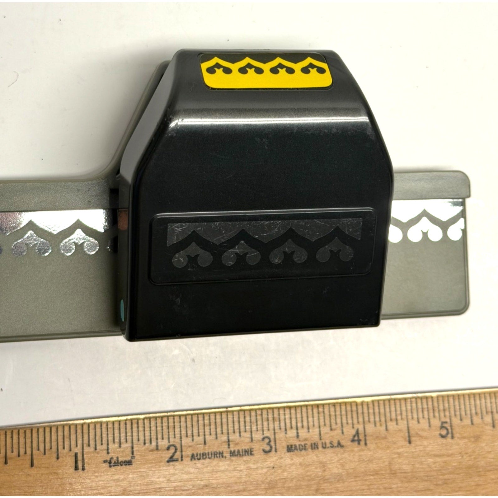 VINTAGE EK Success Scalloped Border Paper Punch Scrapbooking Craft Tool