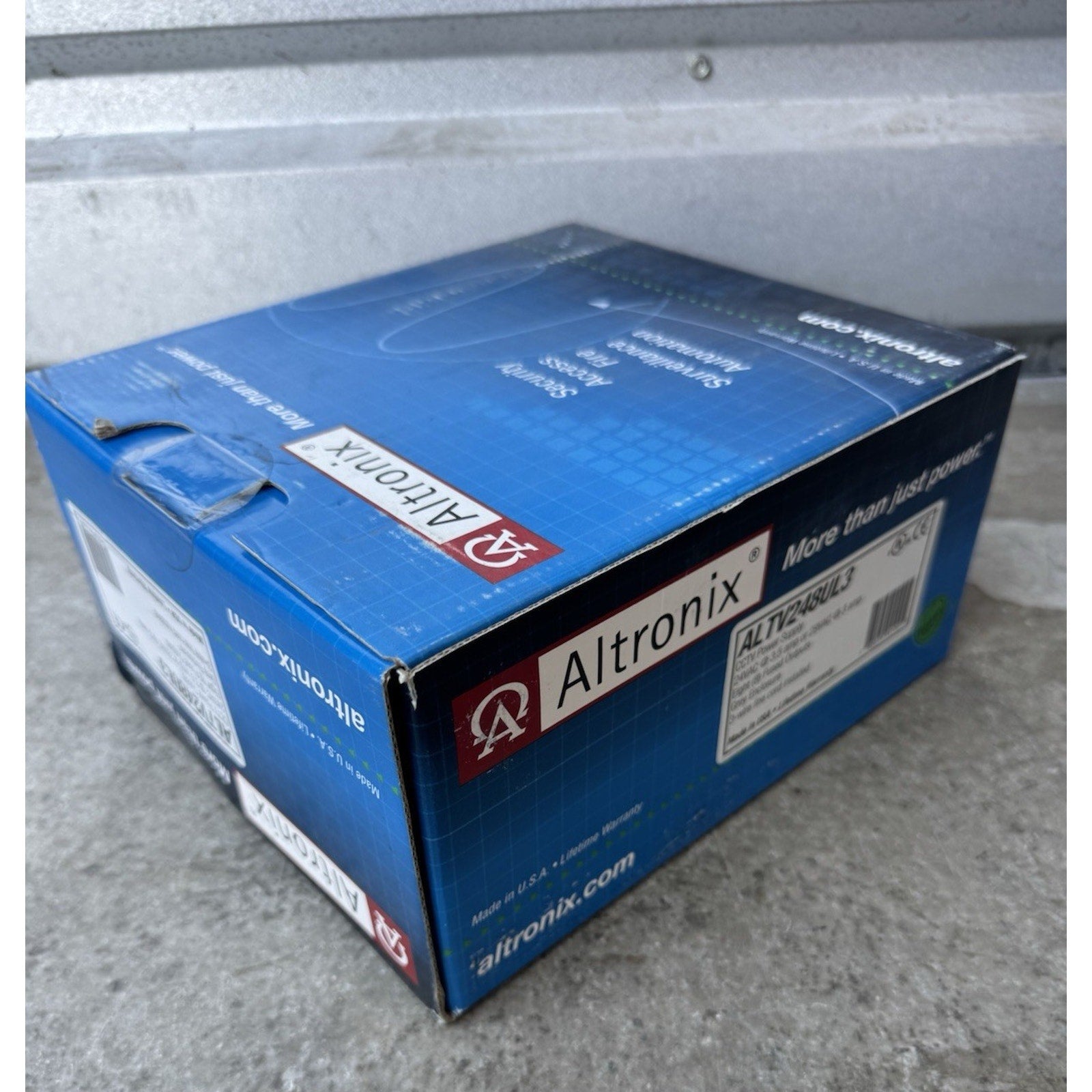 FACTORY SEAL Altronix ALTV248UL3 CCTV Power Supply - 8 Fused Outputs - 24/28VAC
