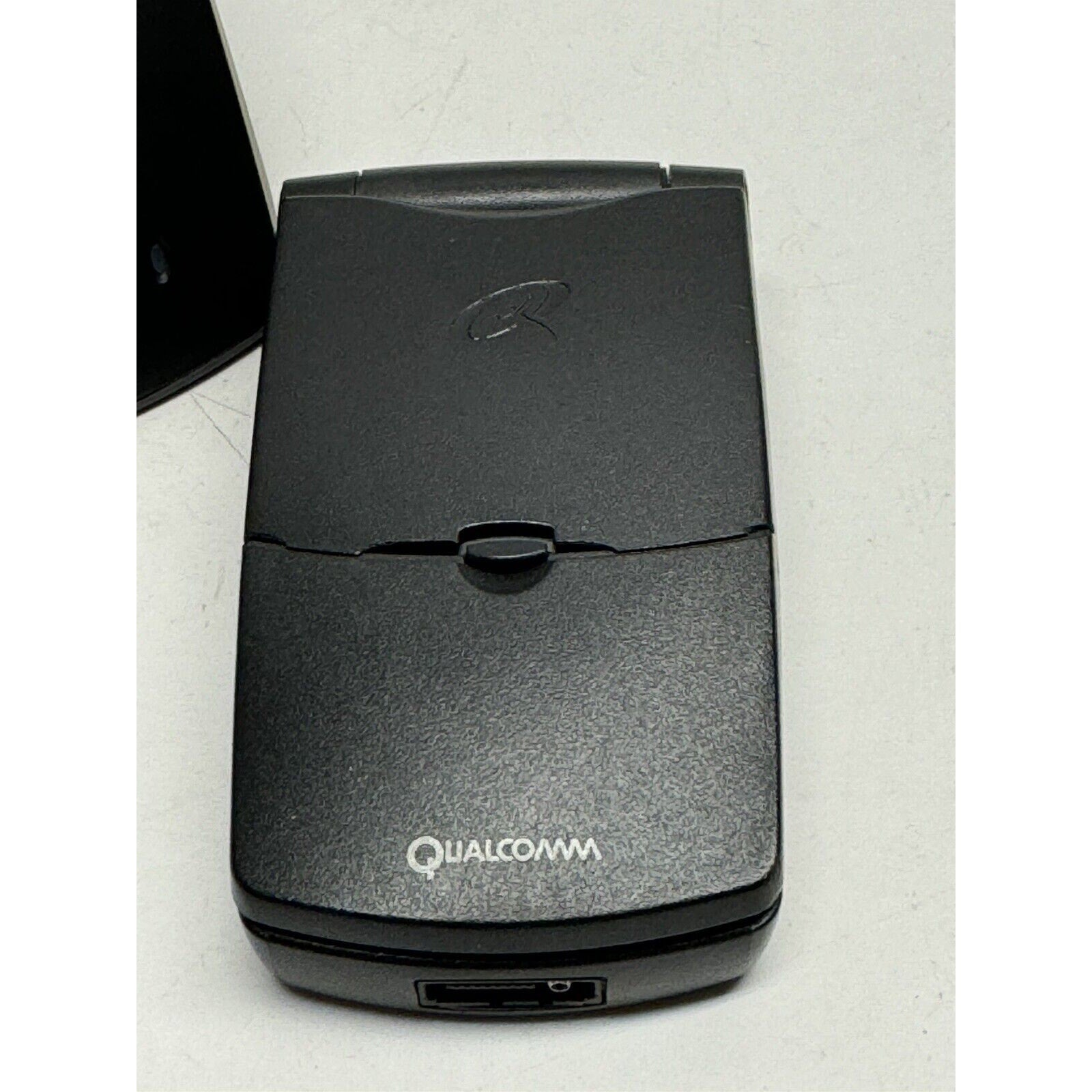 VINTAGE RARE QUALCOMM AIRTOUCH FOLDING CELL PHONE FOR PARTS