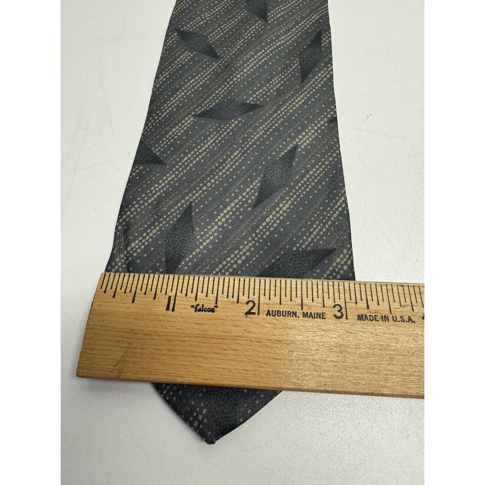 VINTAGE GIORGIO ARMANI NECKTIE 100% SILK Made in ITALY Gray w/Square Logo