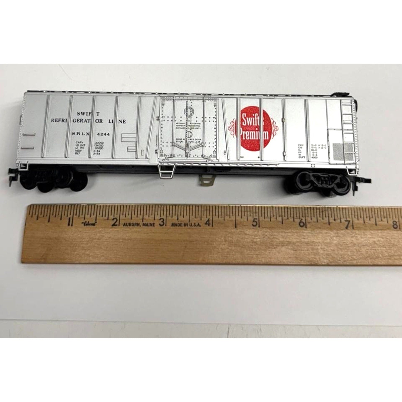 VINTAGE HO Scale Bachmann 50' Steel Reefer Car - Made in Taiwan