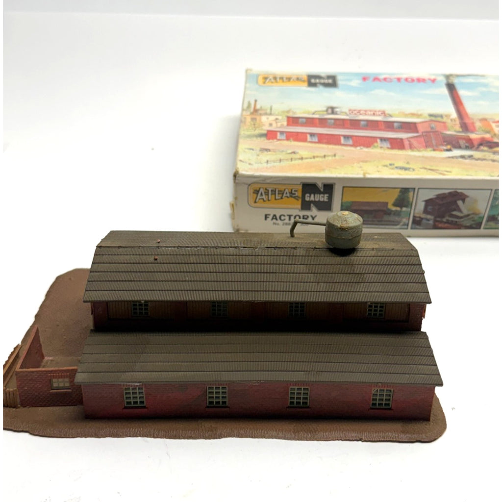 Vintage N 1/160 Scale Atlas Plastic Kit 2882 Factory (Some parts missing)