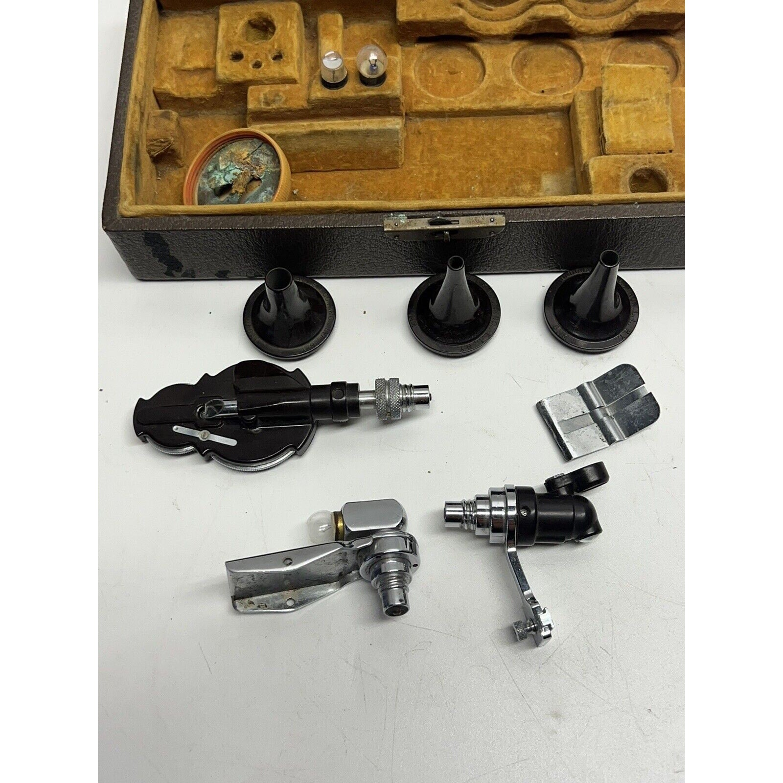 VINTAGE National Instrument Co. Welch Allyn Otoscope Ophthalmoscope Set