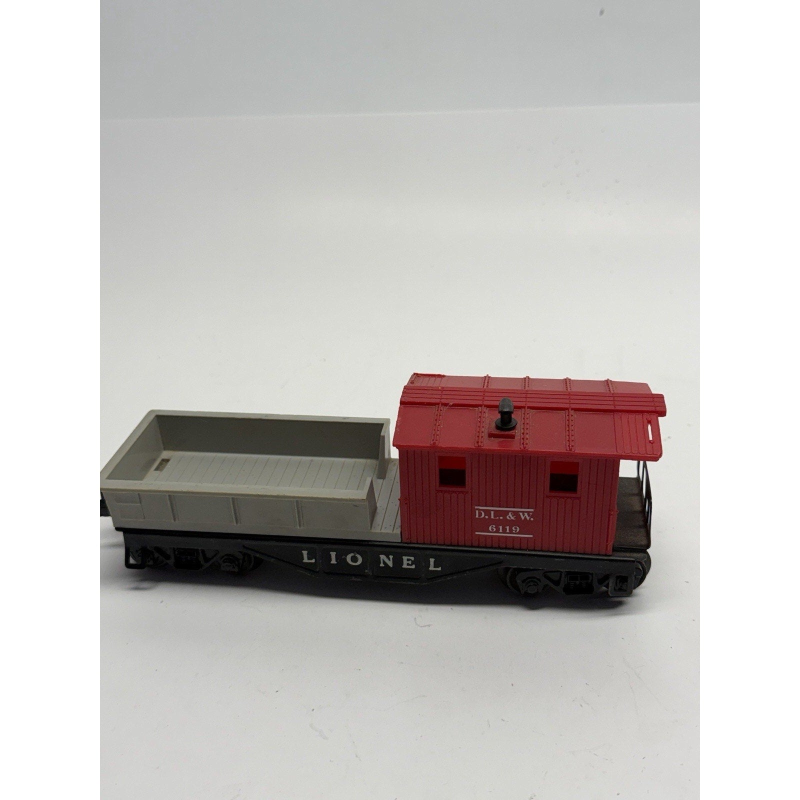 VINTAGE Lionel No. 6119 O Gauge D.L. & W. Work Caboose, Red/Black