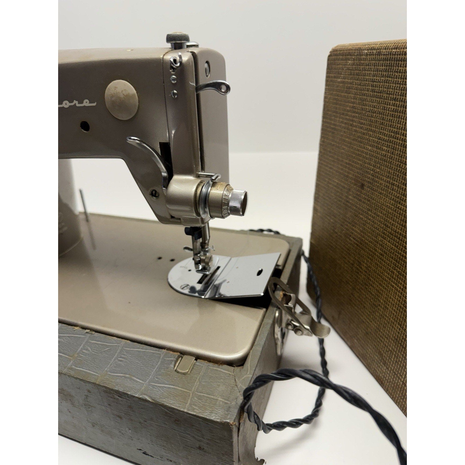 VINTAGE 1960s Kenmore Model 148.280 Sewing Machine w/ Foot Pedal - WORKS GREAT !