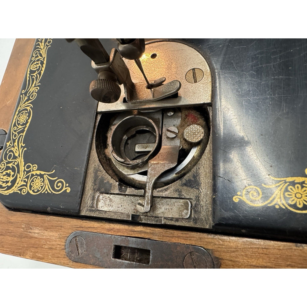 VINTAGE Singer 1924 Model 99 Sewing Machine W/Pedal & Extras