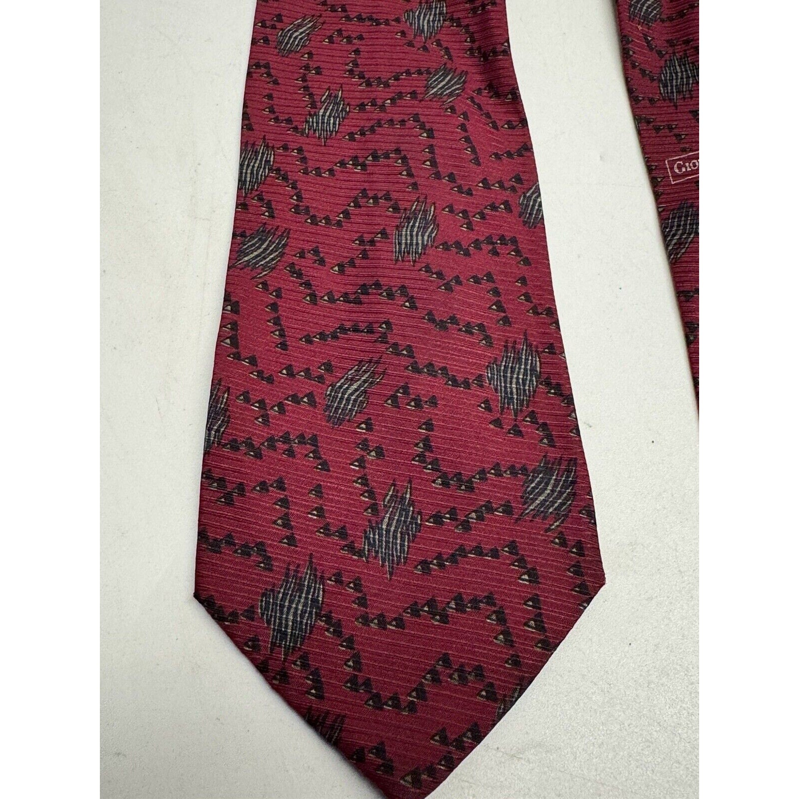 VINTAGE GIORGIO ARMANI NECKTIE 100% SILK Made ITALY Red/Gray