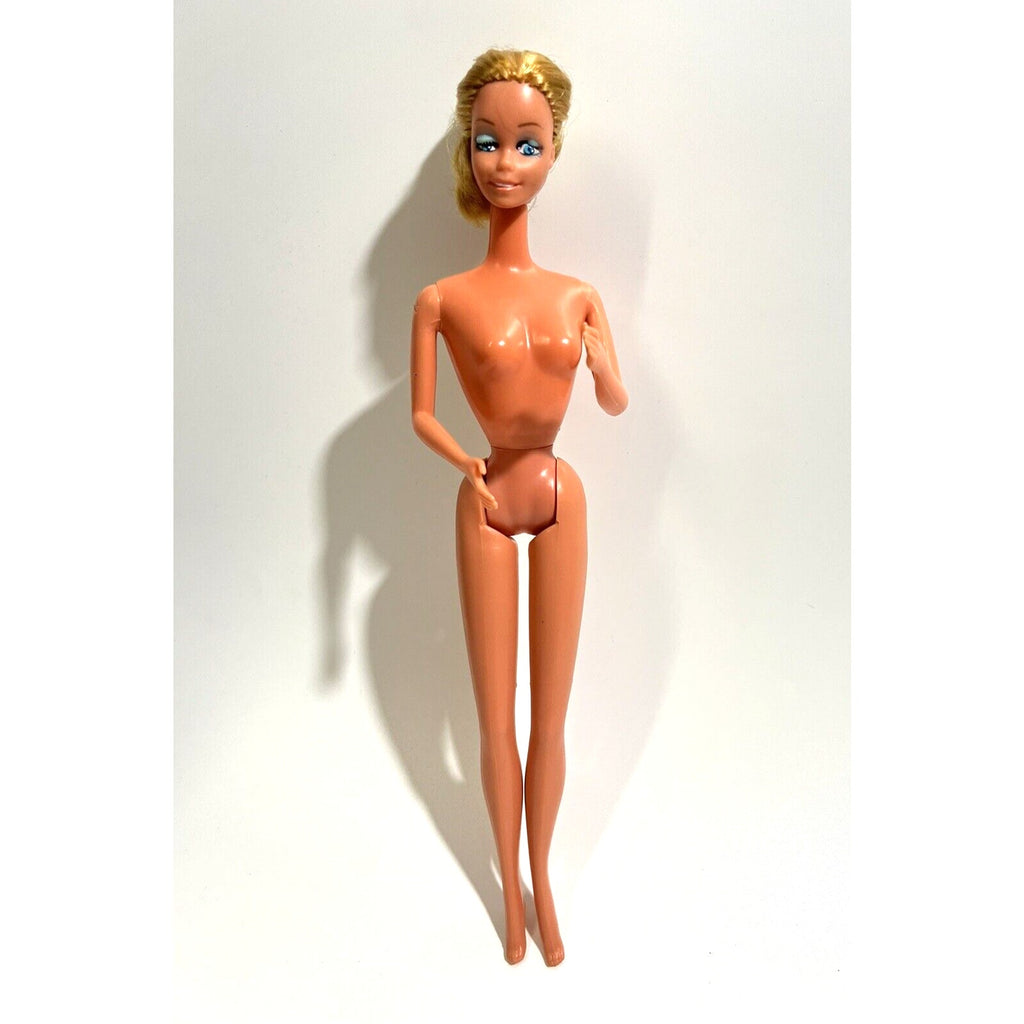 Vintage 1966 Blonde Twist 'N Turn Barbie Doll w/eyelashes & bend legs TAIWAN