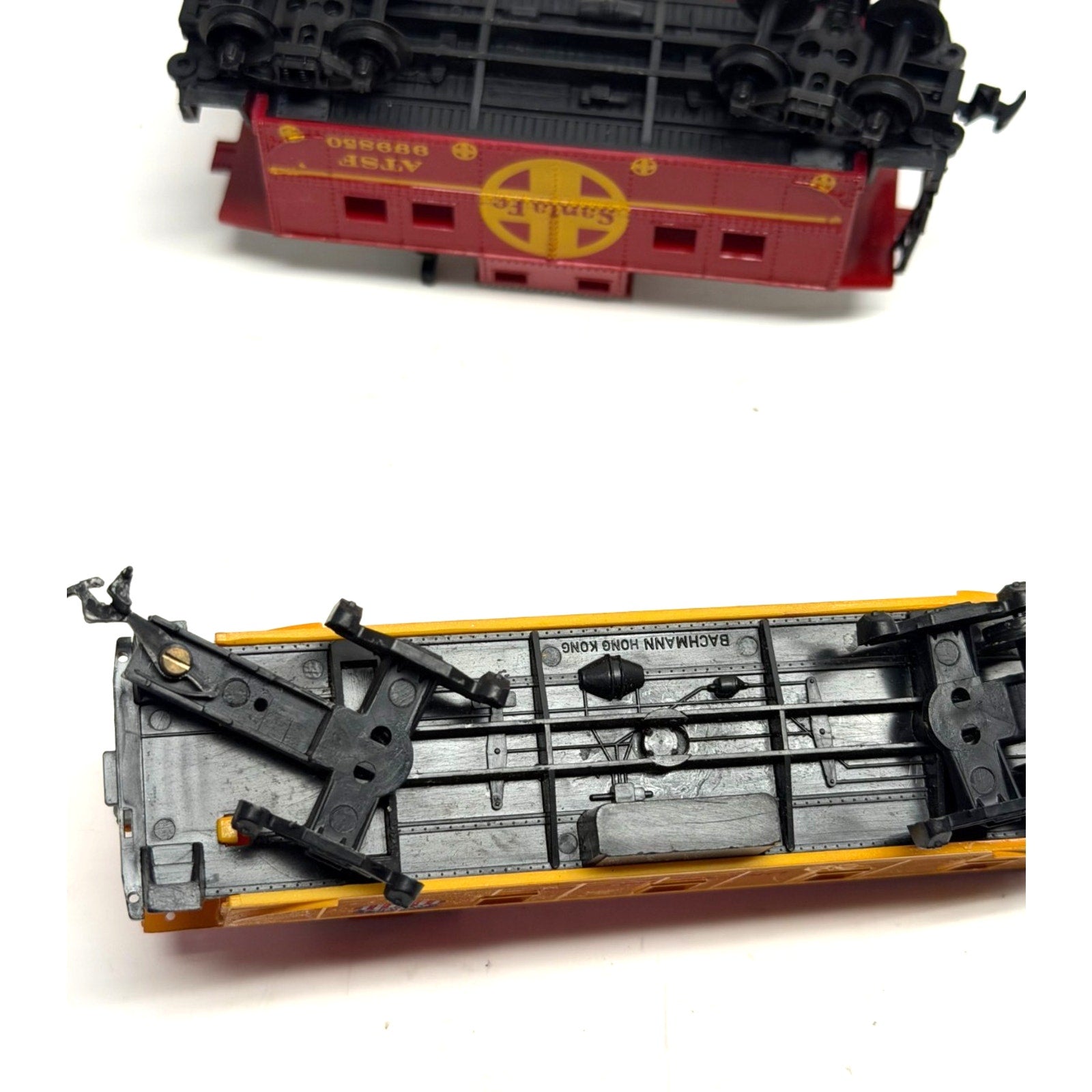 Vtg Lot of 2 HO Scale Cabooses Life-Like Santa Fe ATSF & Bachmann Union Pac 207