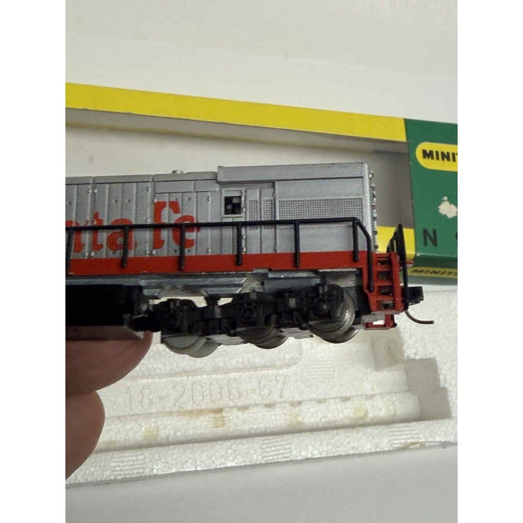 Vintage NOS Minitrix N Scale 51 2006 00 Santa Fe Diesel Locomotive #576
