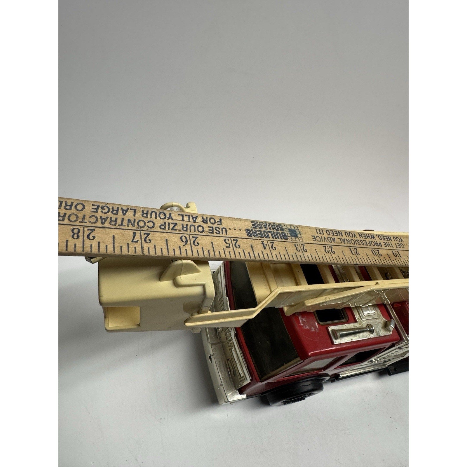 Vintage 1993 23" Tonka Fire Truck Engine No 5 Rescue Boom Ladder #92330