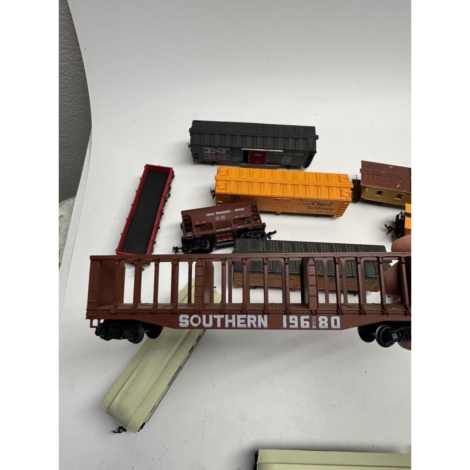 Vintage Lot of 20 Trains New Haven, Southern, Evergreen, Union Pacific, Wesson