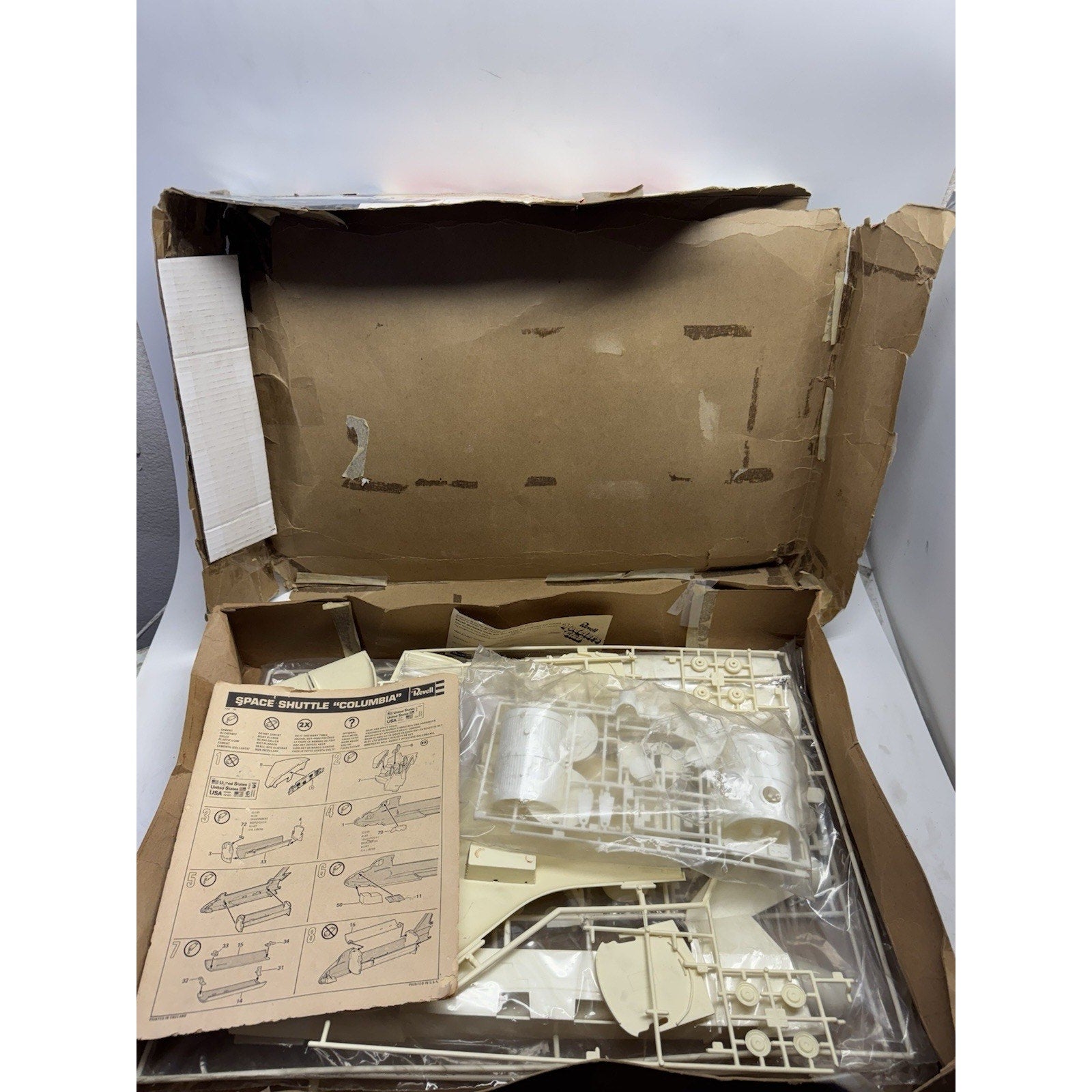 VINTAGE NOS Space Shuttle Columbia No.4702 By Revell Sealed inside SCALE 1/72