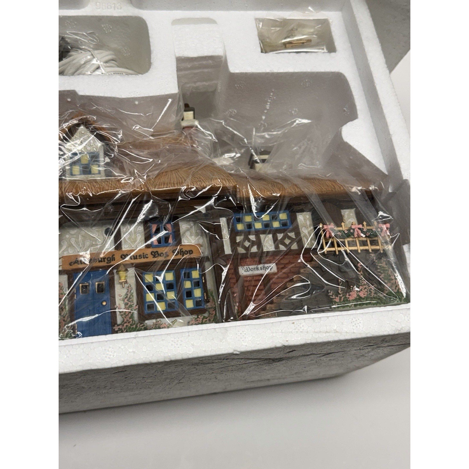 VINTAGE Dept 56 Dickens: Aldeburgh Music Box Shop Gift Set - Ltd Edition 58442