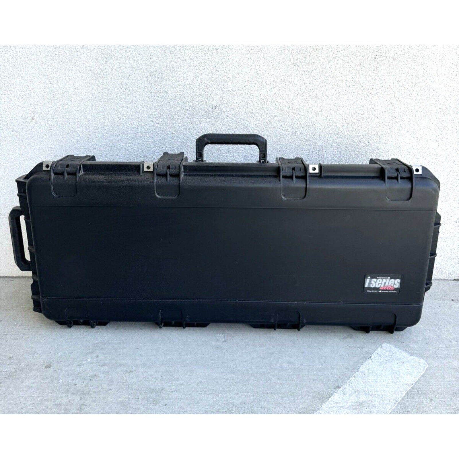 VINTAGE SKB i-Series Bow/Rifle Case IP67 RATED Water Proof w/Wheels 38" Long
