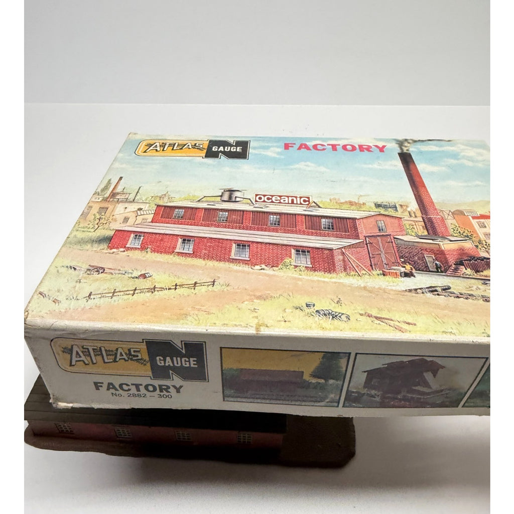 Vintage N 1/160 Scale Atlas Plastic Kit 2882 Factory (Some parts missing)