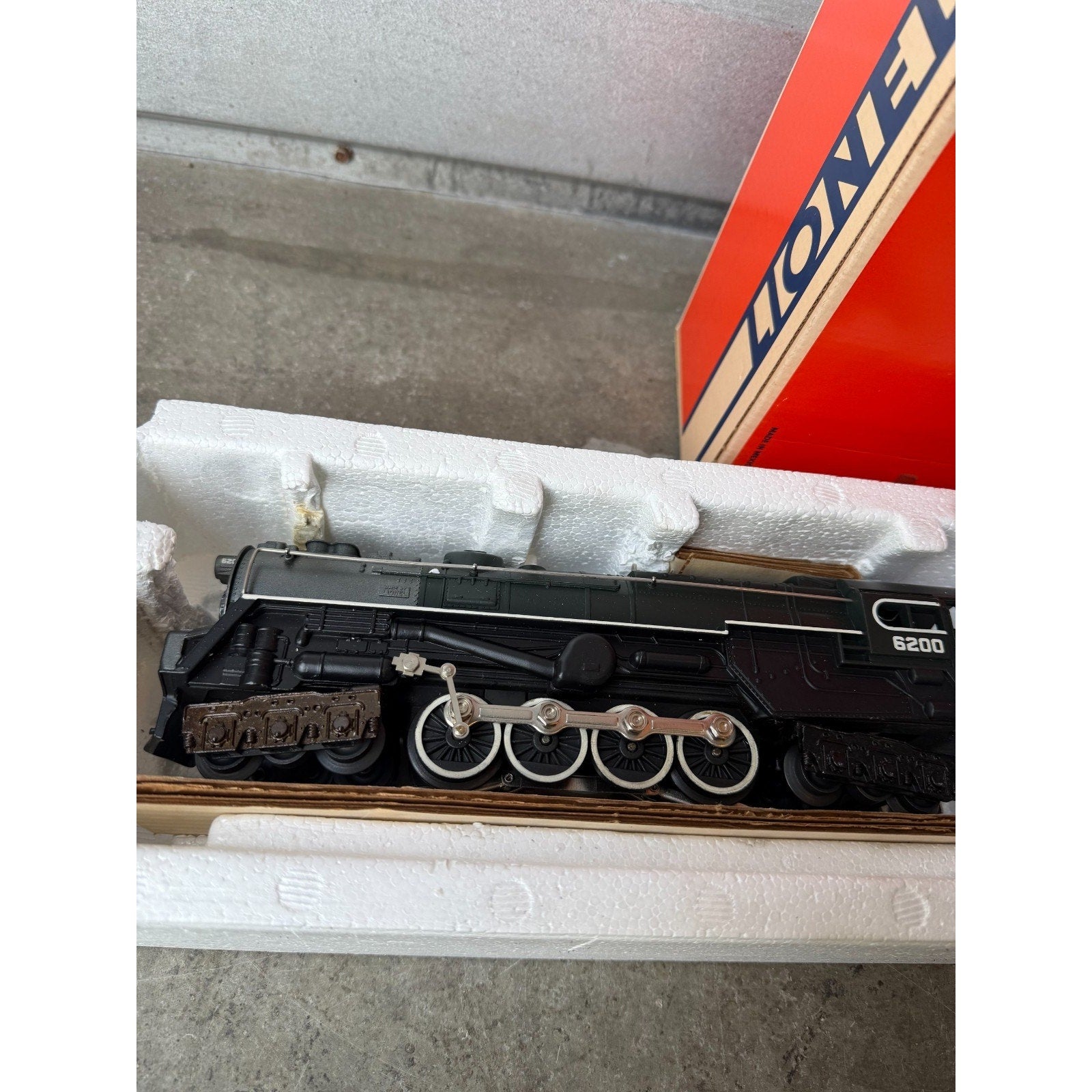 VINTAGE NOS LIONEL Pennsylvania S-2, 6-8-6 Steam Turbine and Tender (6-8404)