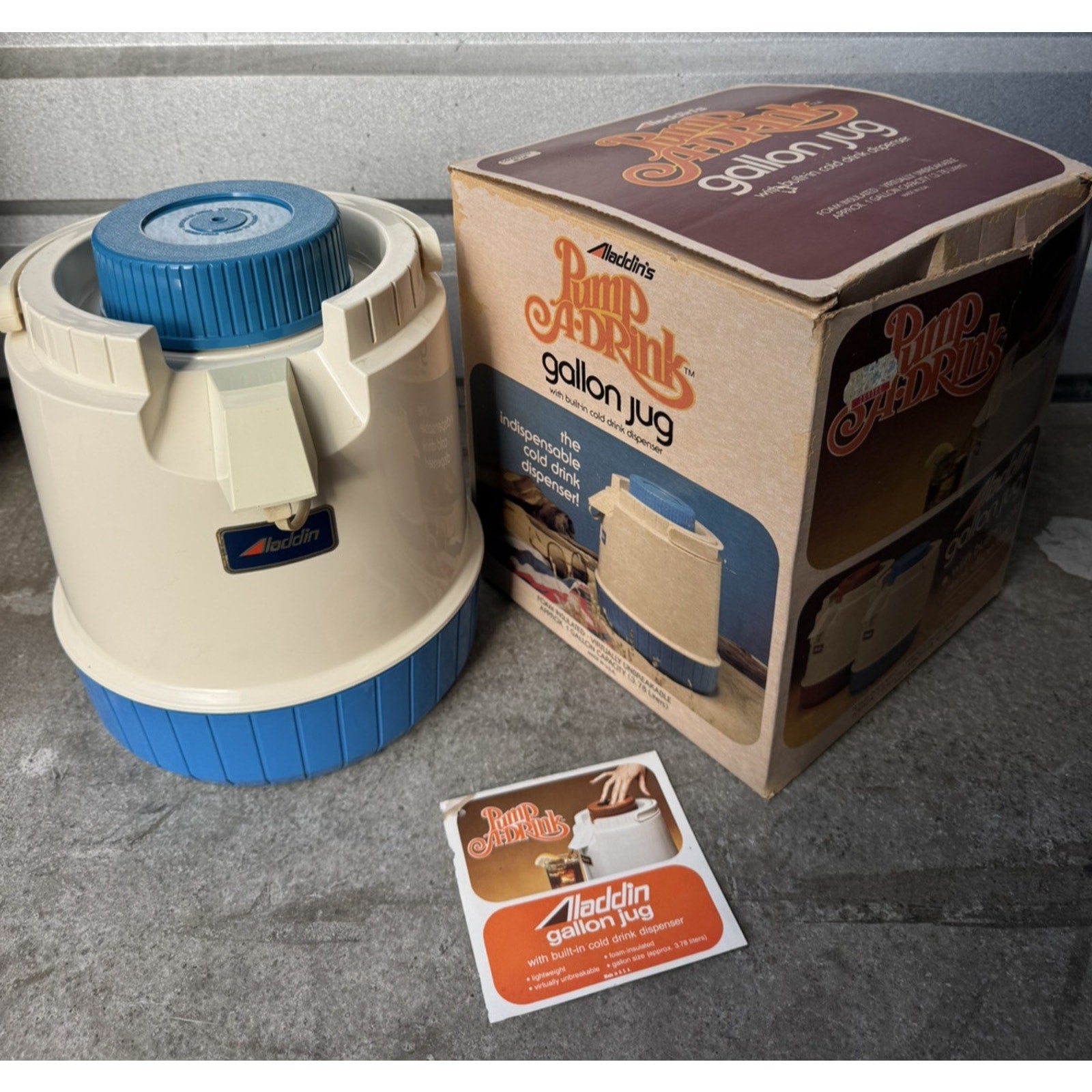 VINTAGE Aladdin PUMP A DRINK Gallon Jug Coventry Foam Insulated Original Box
