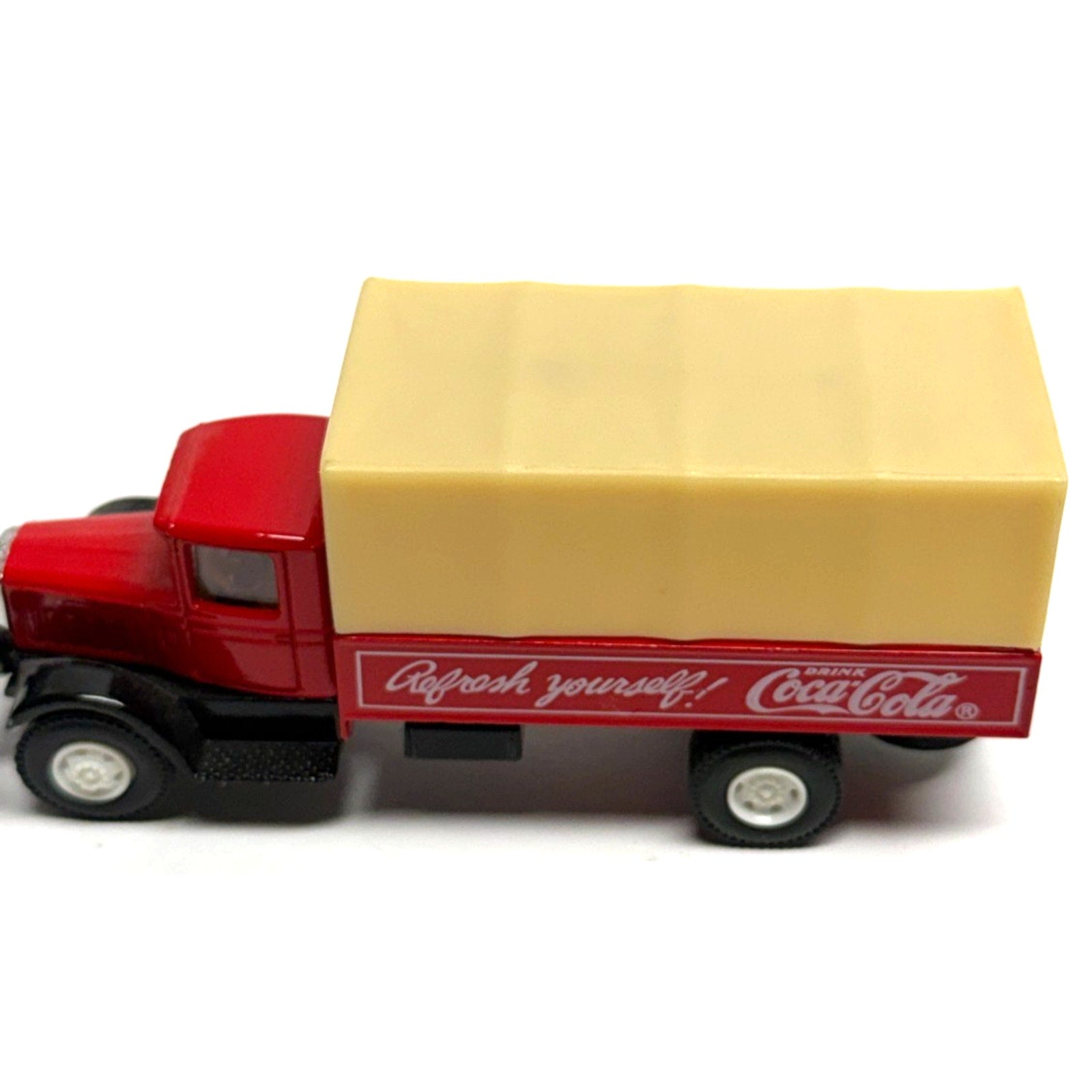 Vintage HARTOY (C01031) COCA COLA DELIVERY TRUCK 1:64 SCALE DIECAST METAL MODEL