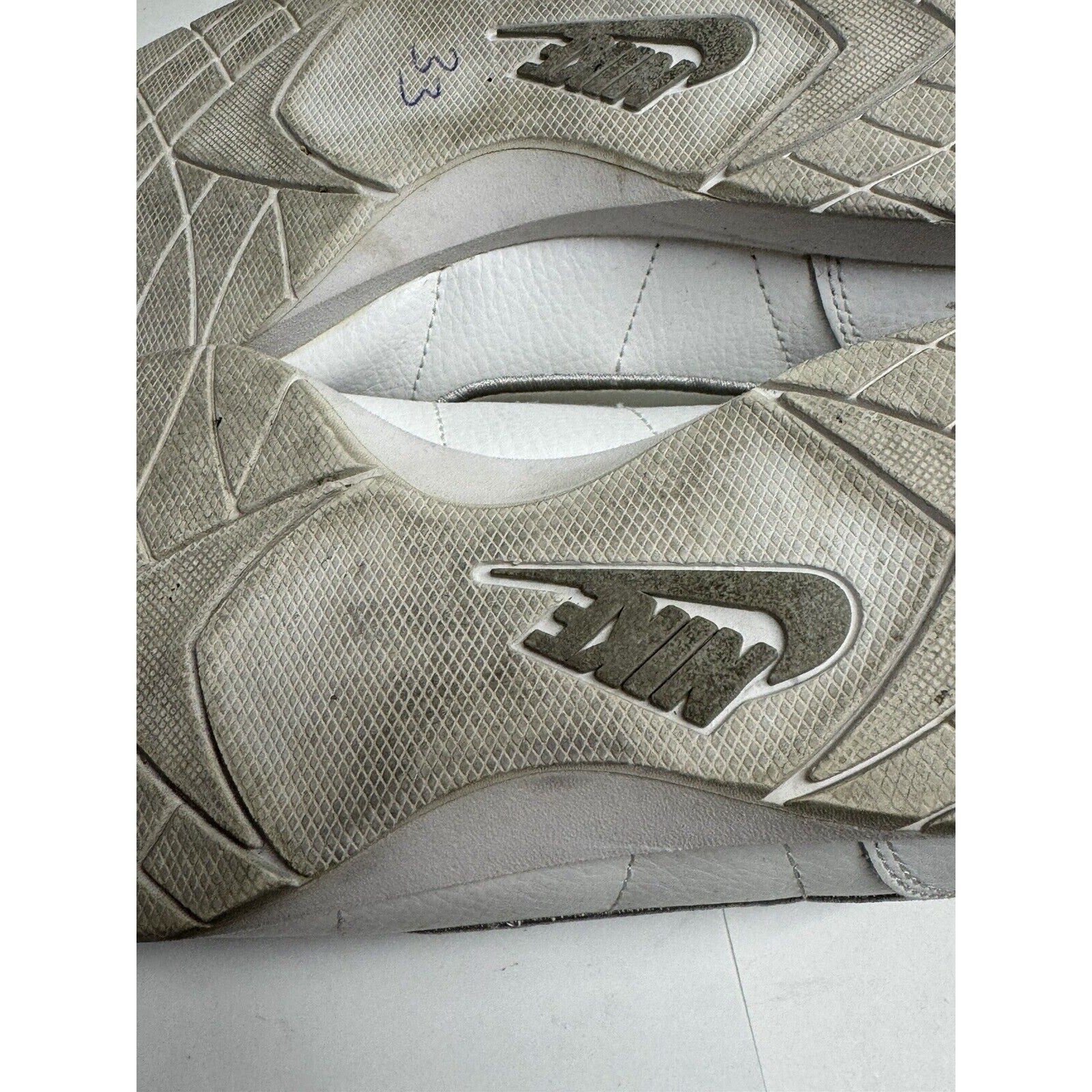 Nike Stamina Shoes Womens Size 9.5 White 172018-102 Training Swoosh Sneakers