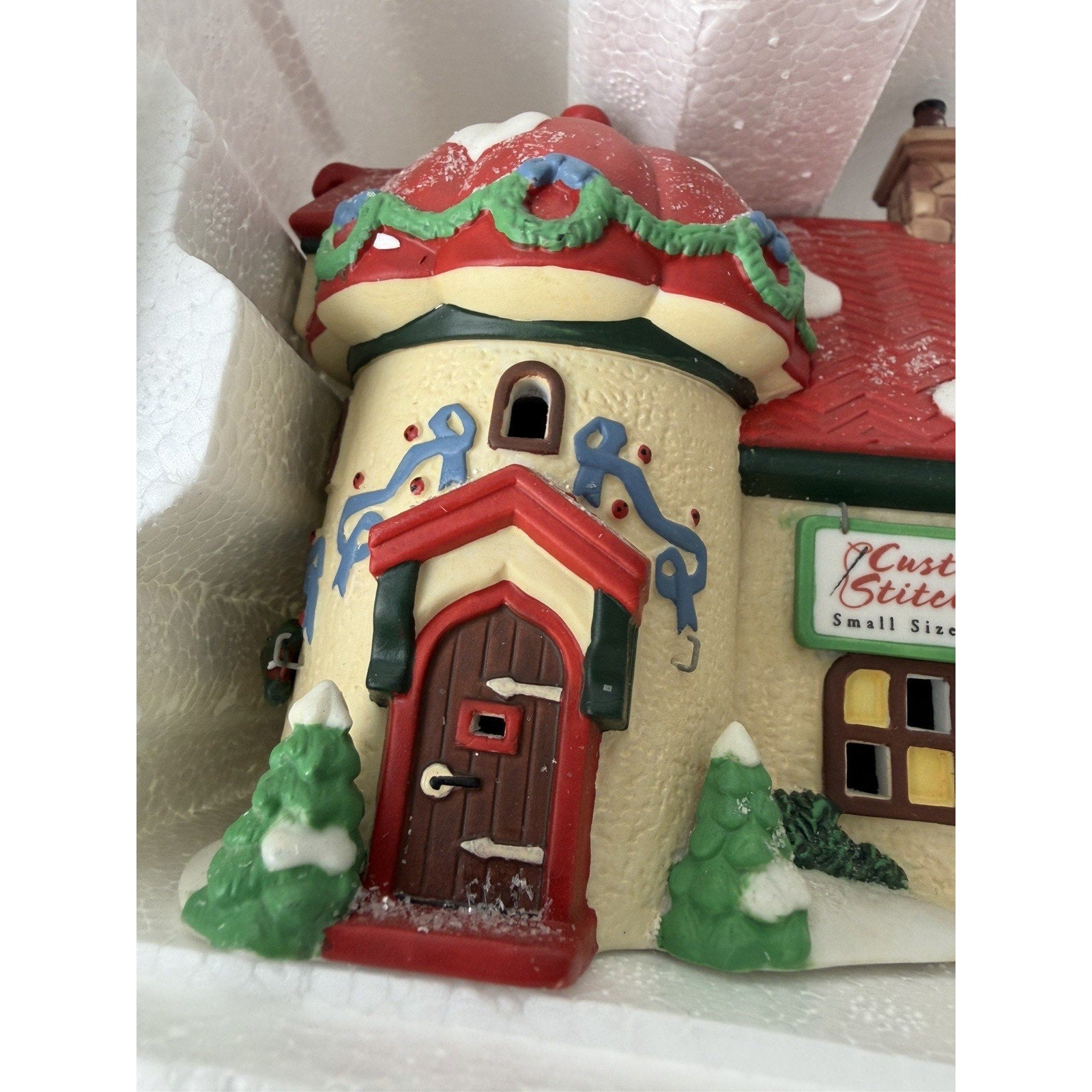 VINTAGE 1998 NEW Dept 56 North Pole Series Elf Land "Custom Stitchers" 56.56400
