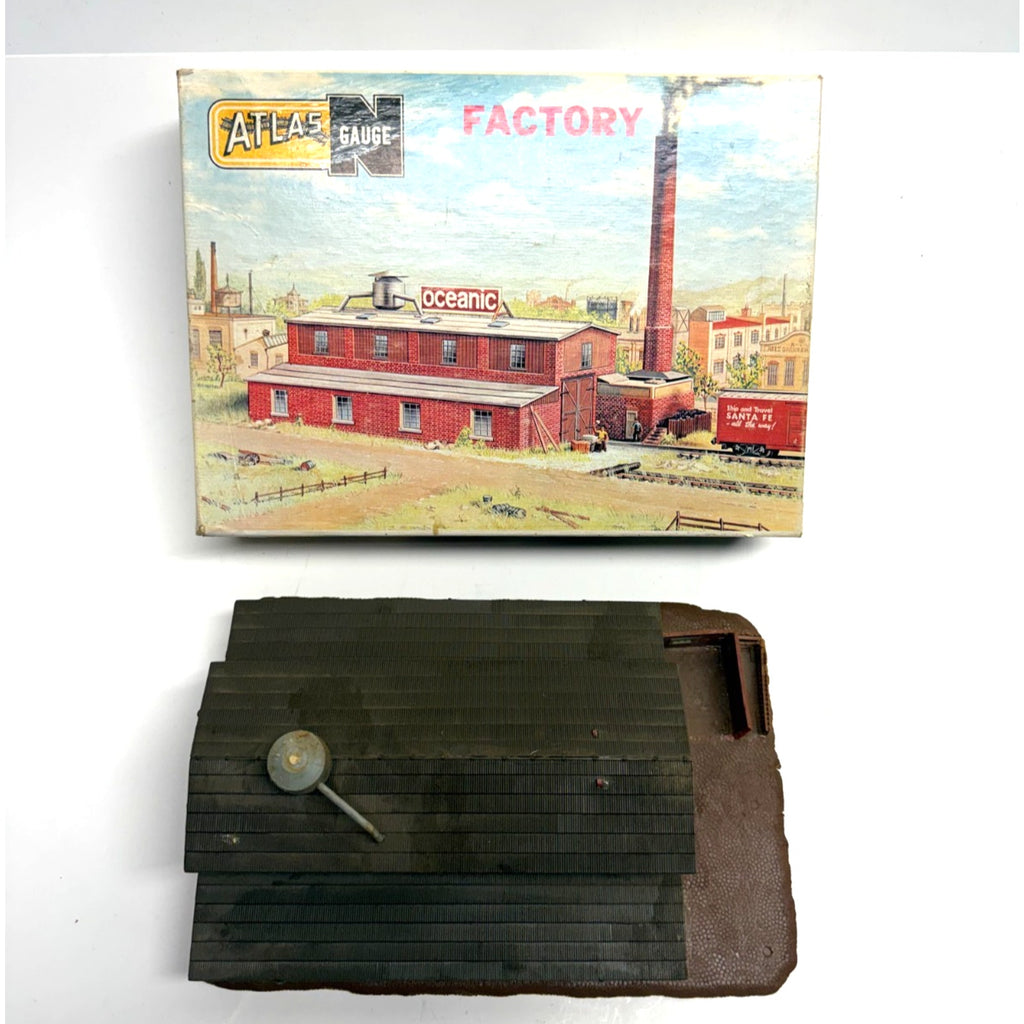 Vintage N 1/160 Scale Atlas Plastic Kit 2882 Factory (Some parts missing)
