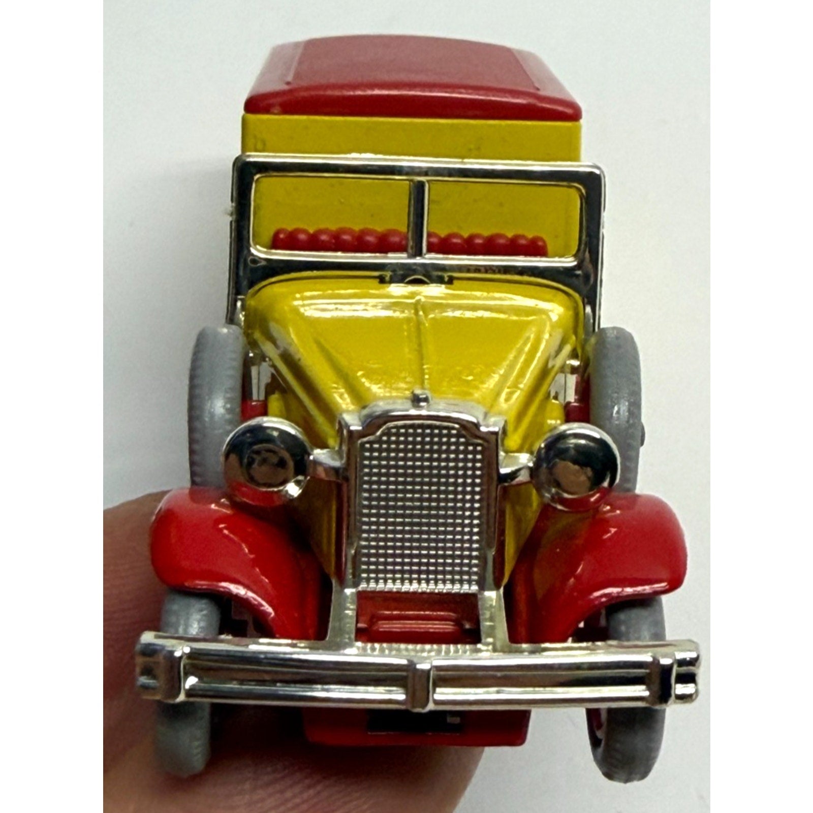 Vintage LLEDO DIE CAST CLUB MEMBERS VAN ( WINTER 1986/7)