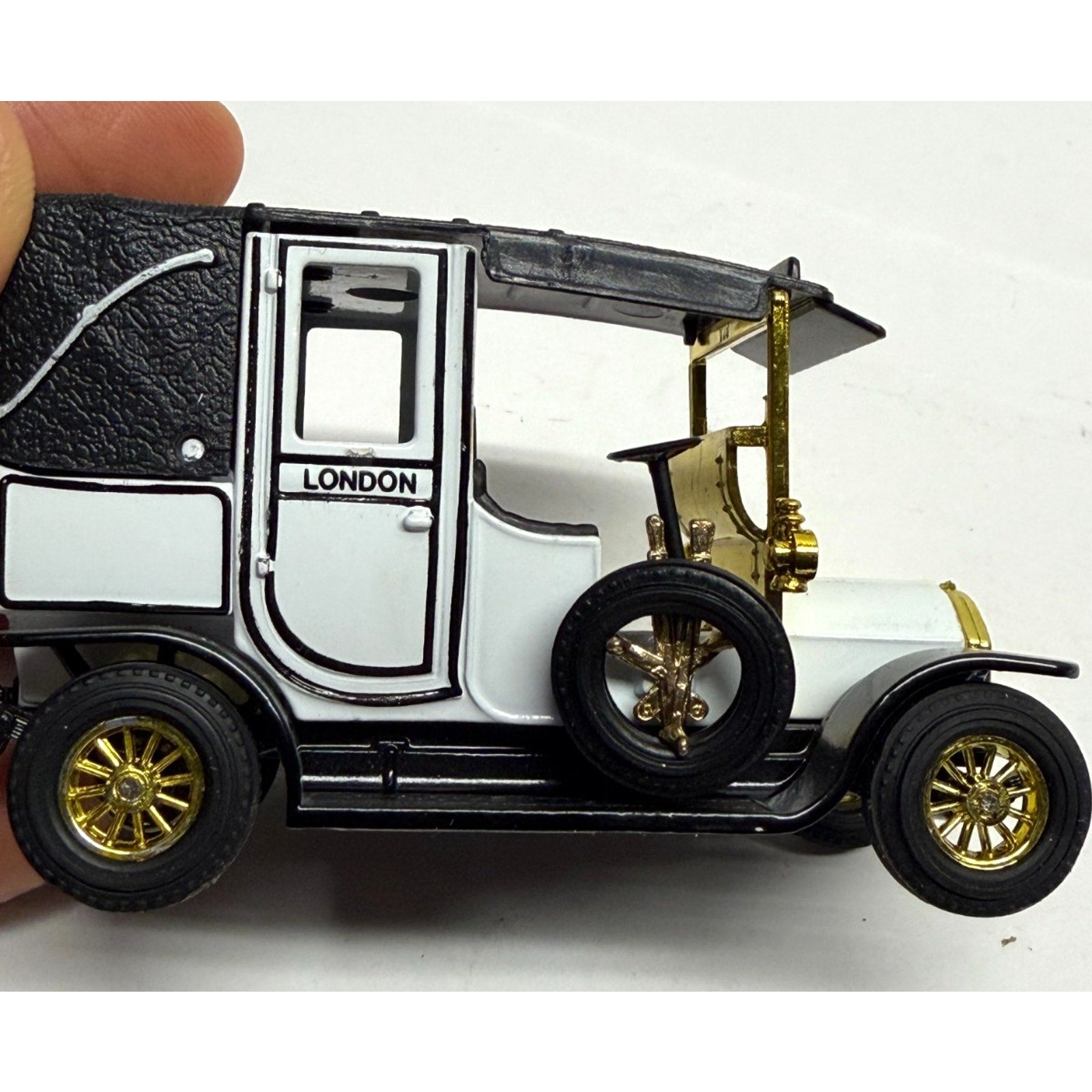 Vintage Matchbox Models of Yesteryear Collection 1907 Unic Taxi Y28