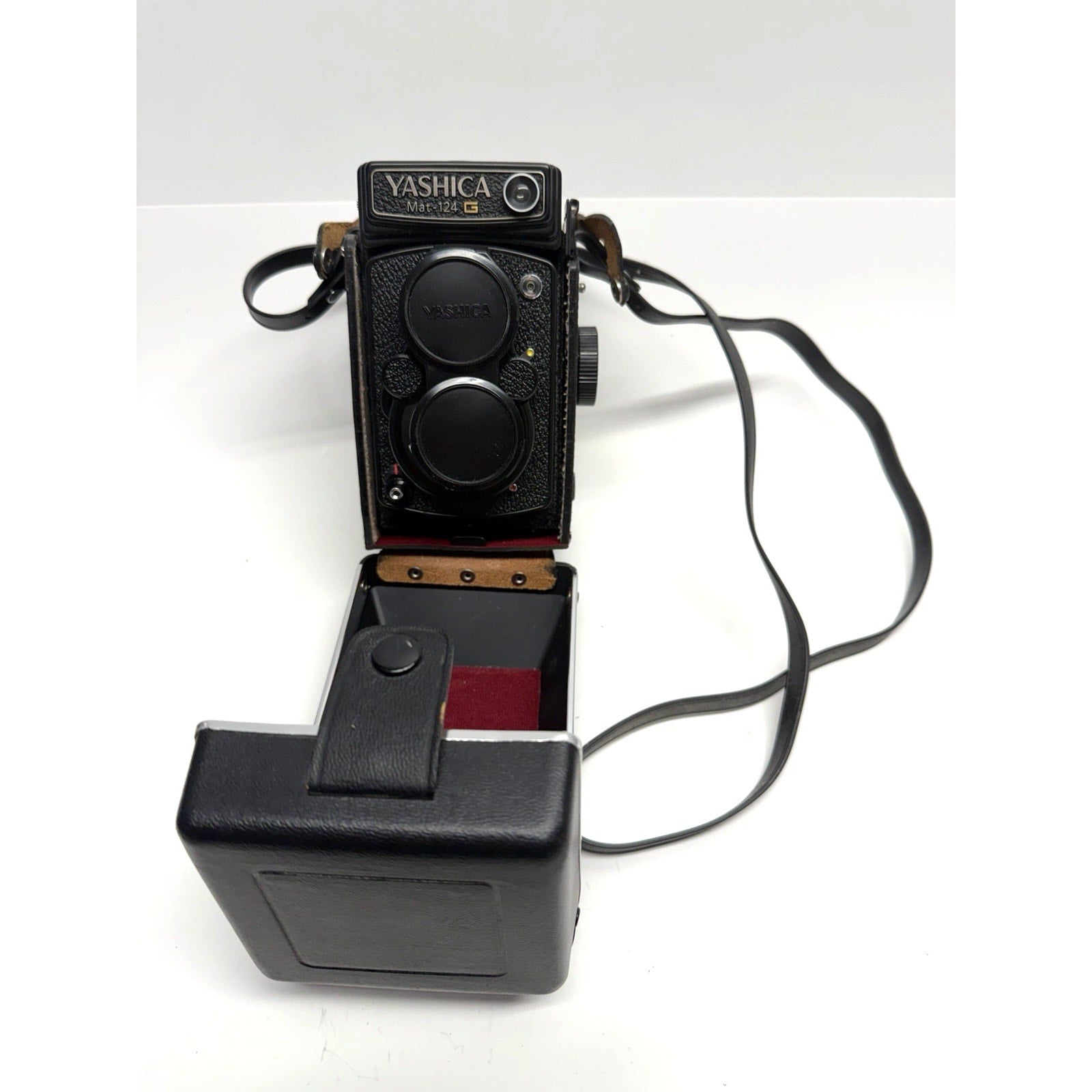 VINTAGE Yashica Mat 124 G Medium Format TLR With Case ~~ Pristine Condition