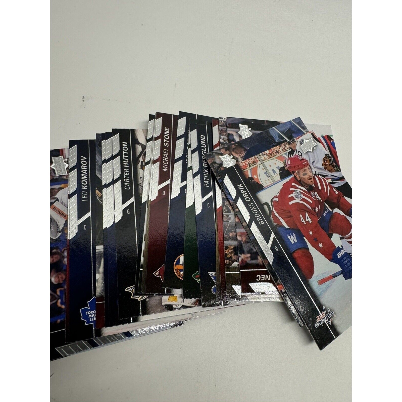 2015-16 Upper Deck Hockey Series 1 one Hobby Box : 178 Cards