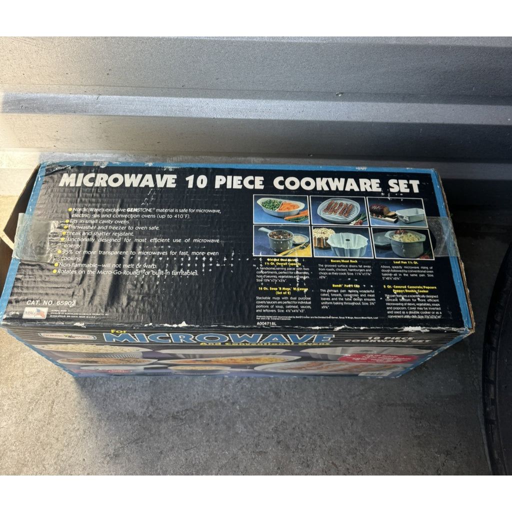 Vintage NOS Nordic Ware 10 Piece Microwave/ Conventional Cookware Set #65902 USA