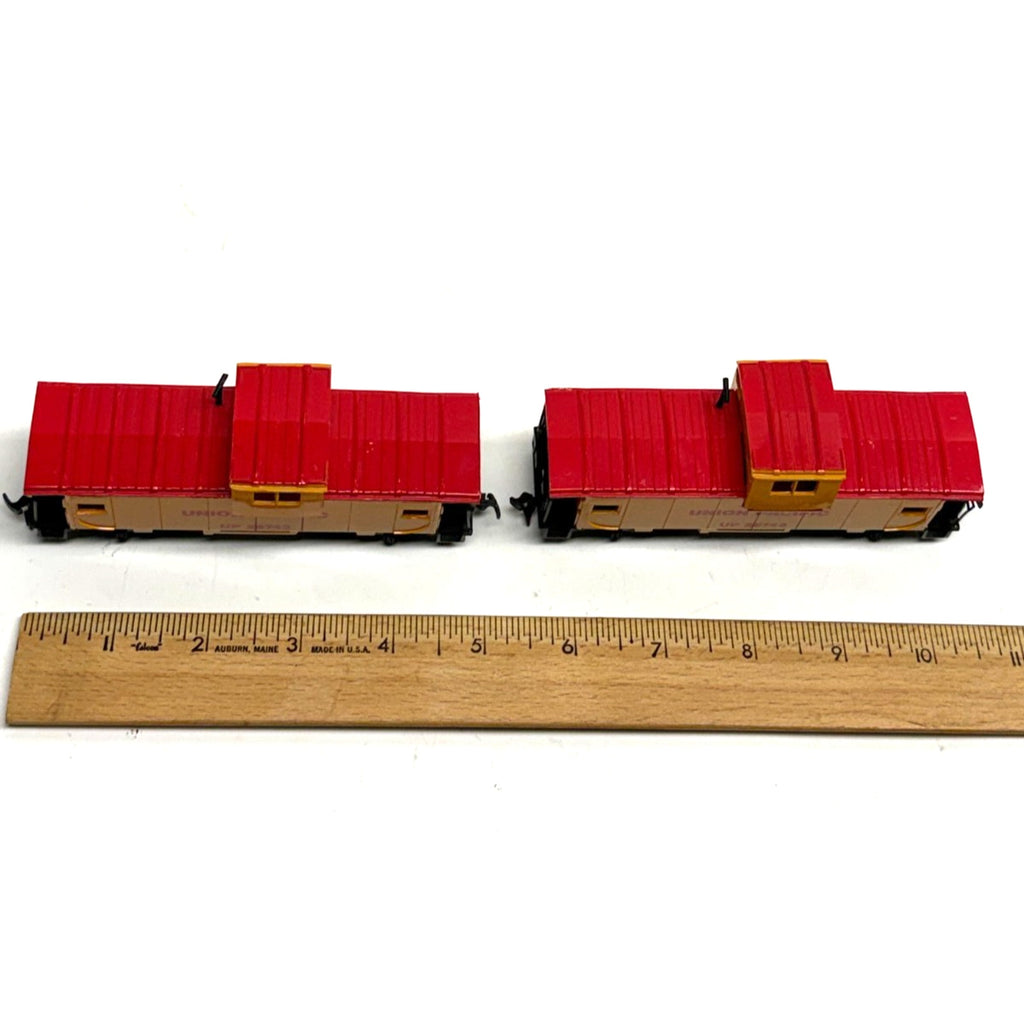 Vintage lot of 2 Bachmann HO Scale Union Pacific UP 25743 Caboose Train