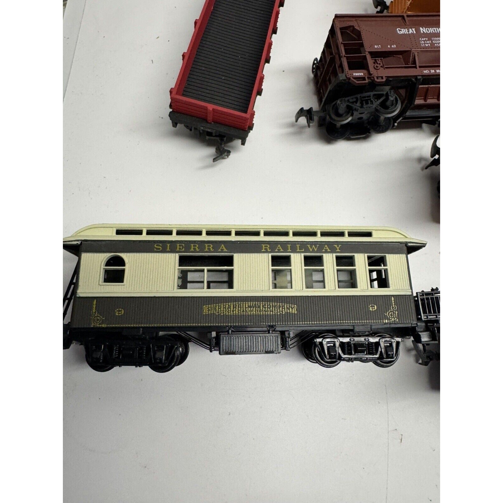 Vintage Lot of 20 Trains New Haven, Southern, Evergreen, Union Pacific, Wesson