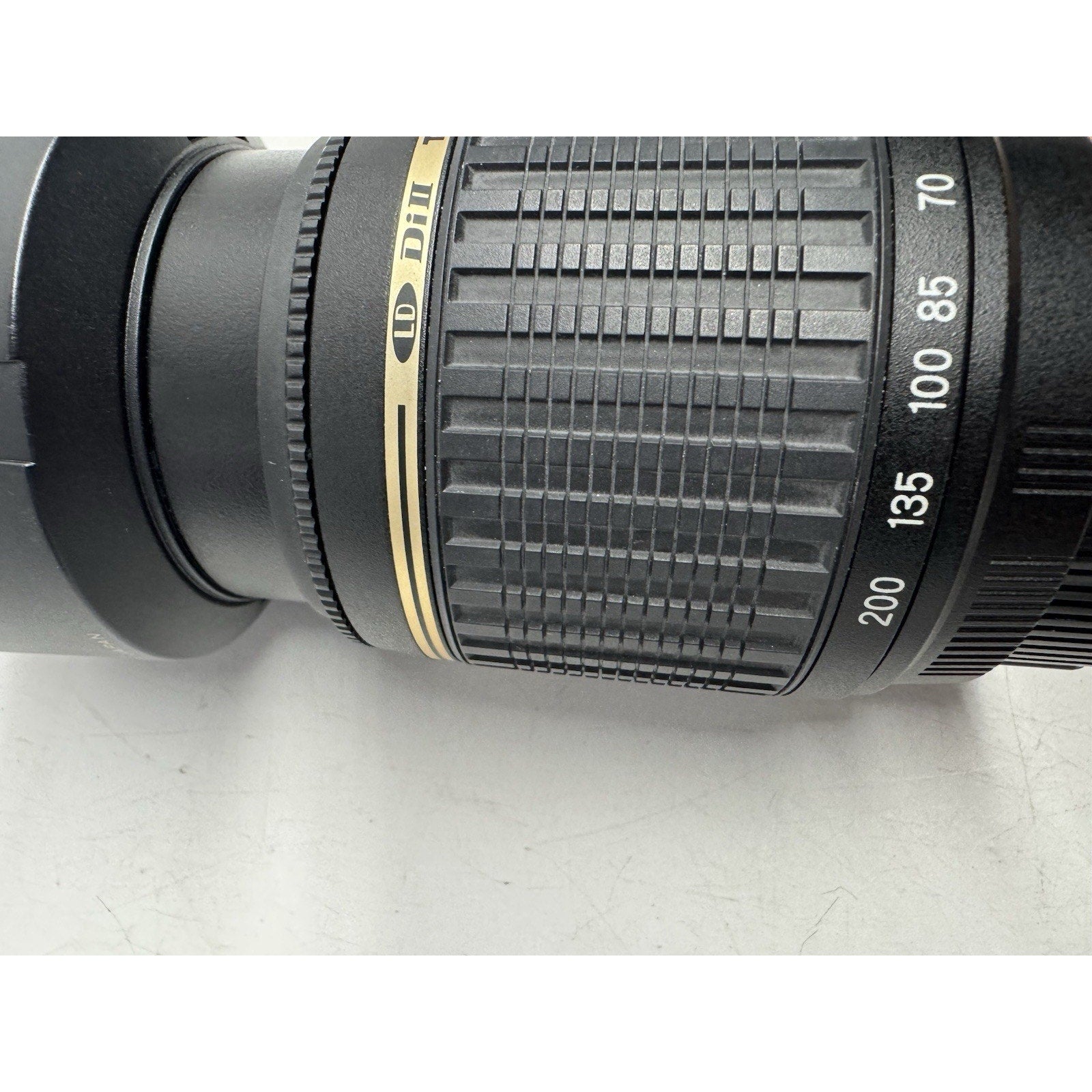 Tamron LD AF Di ll LD Macro 55-200mm f/4.0-5.6 LD Di-II AF SLR Camera Lens Hood