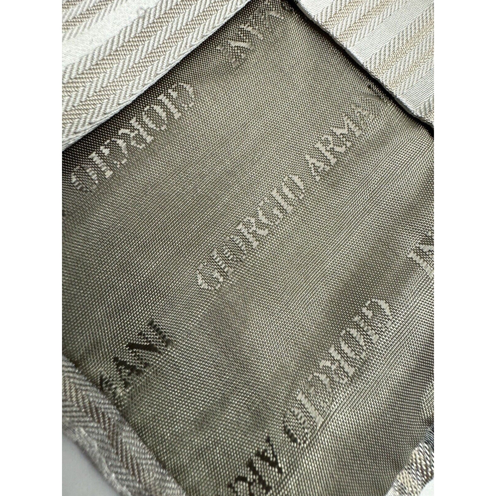 VINTAGE NOS GIORGIO ARMANI NECKTIE 100% SILK Made ITALY Beige/Gray w/ Tag