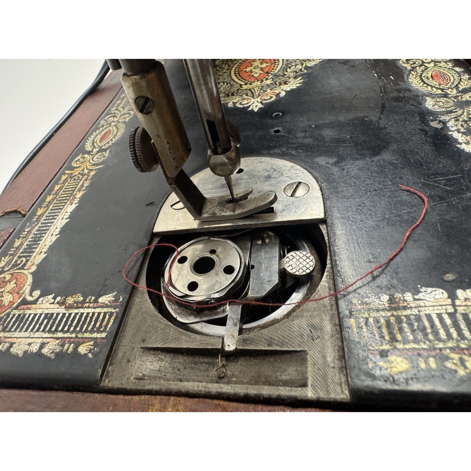 VINTAGE Singer 66, “Red Eye” G Series 1918 Friction Motor Bent Wood Case