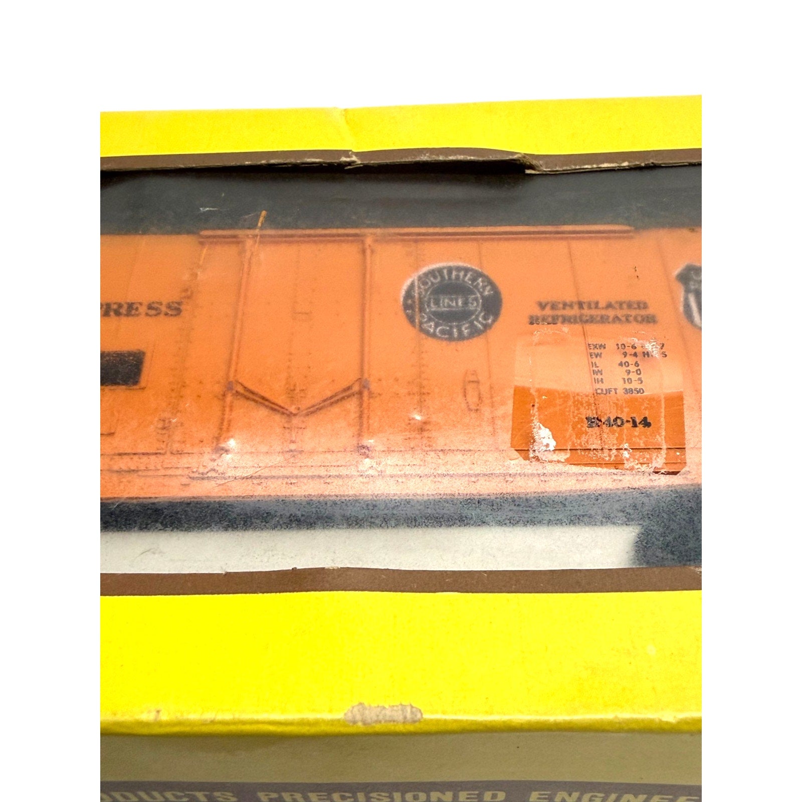Vintage NEW AHM HO Gauge SCALE PFE Pacific Fruit Express Reefer 45698 1:87