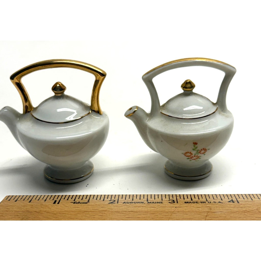 Vintage Niagara Falls, ny. mini tea pot shape salt & Pepper set Occupied Japan