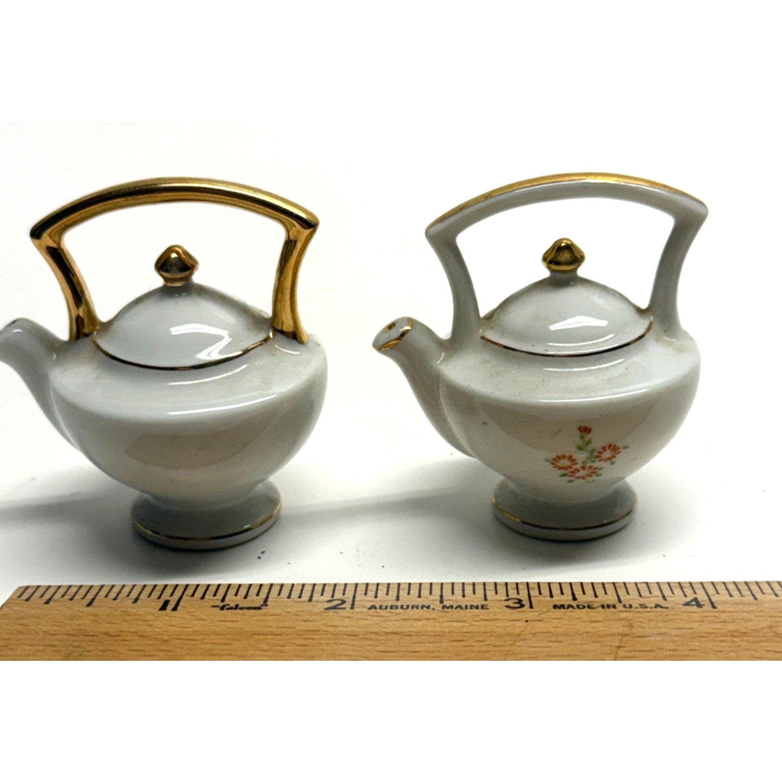 Vintage Niagara Falls, ny. mini tea pot shape salt & Pepper set Occupied Japan
