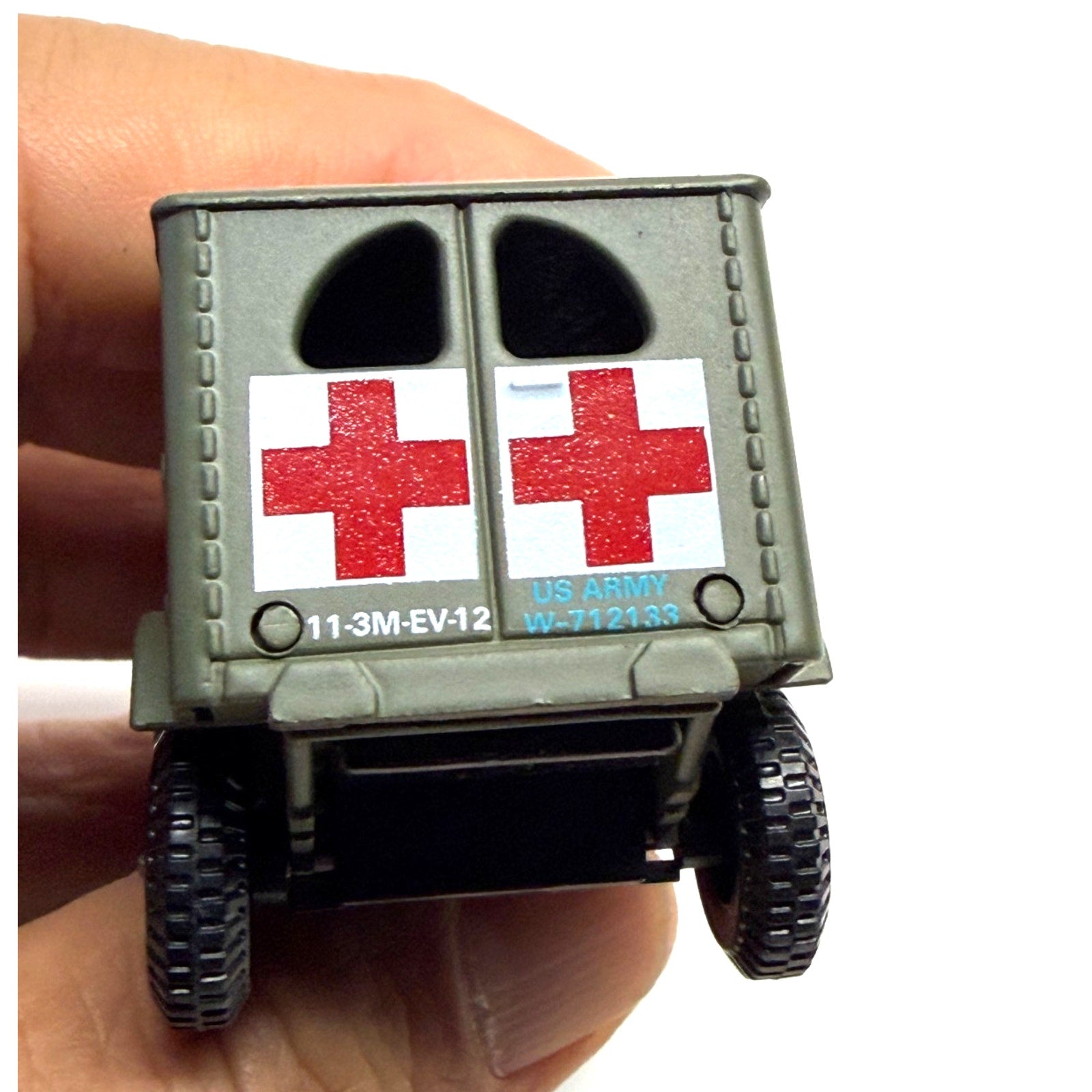 Vintage Lledo Days Gone 1942 Dodge 4x4 U.S. Field Ambulance diecast model