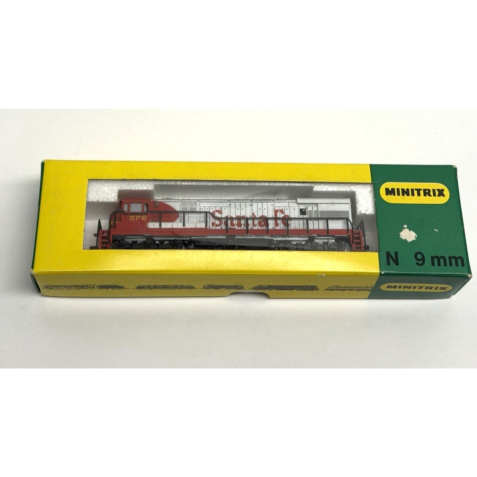 Vintage NOS Minitrix N Scale 51 2006 00 Santa Fe Diesel Locomotive #576
