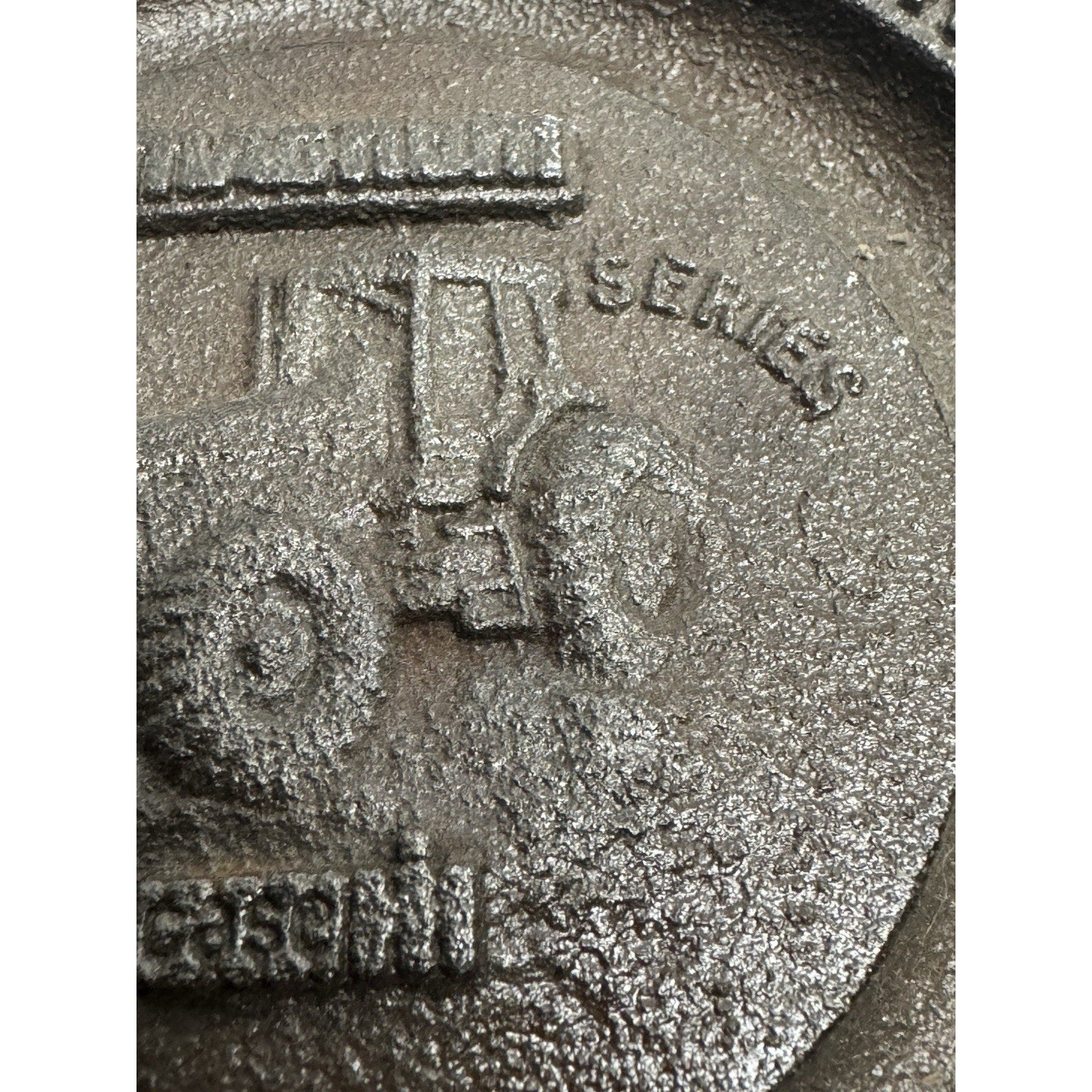 VINTAGE Case IH Magnum Tractor 7100 Cast Iron Ashtray Paperweight Racine WI