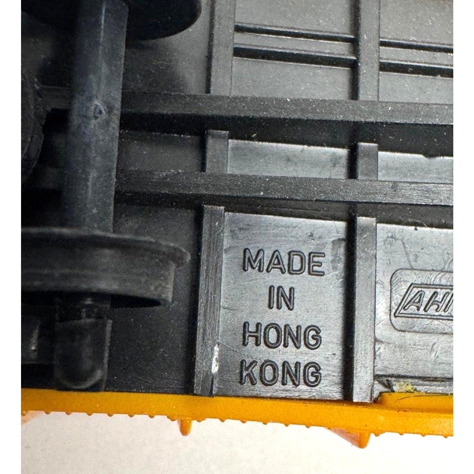 Vintage AHM HO Scale Union Pacific Yellow Gondola 50' MADE IN HONG KONG