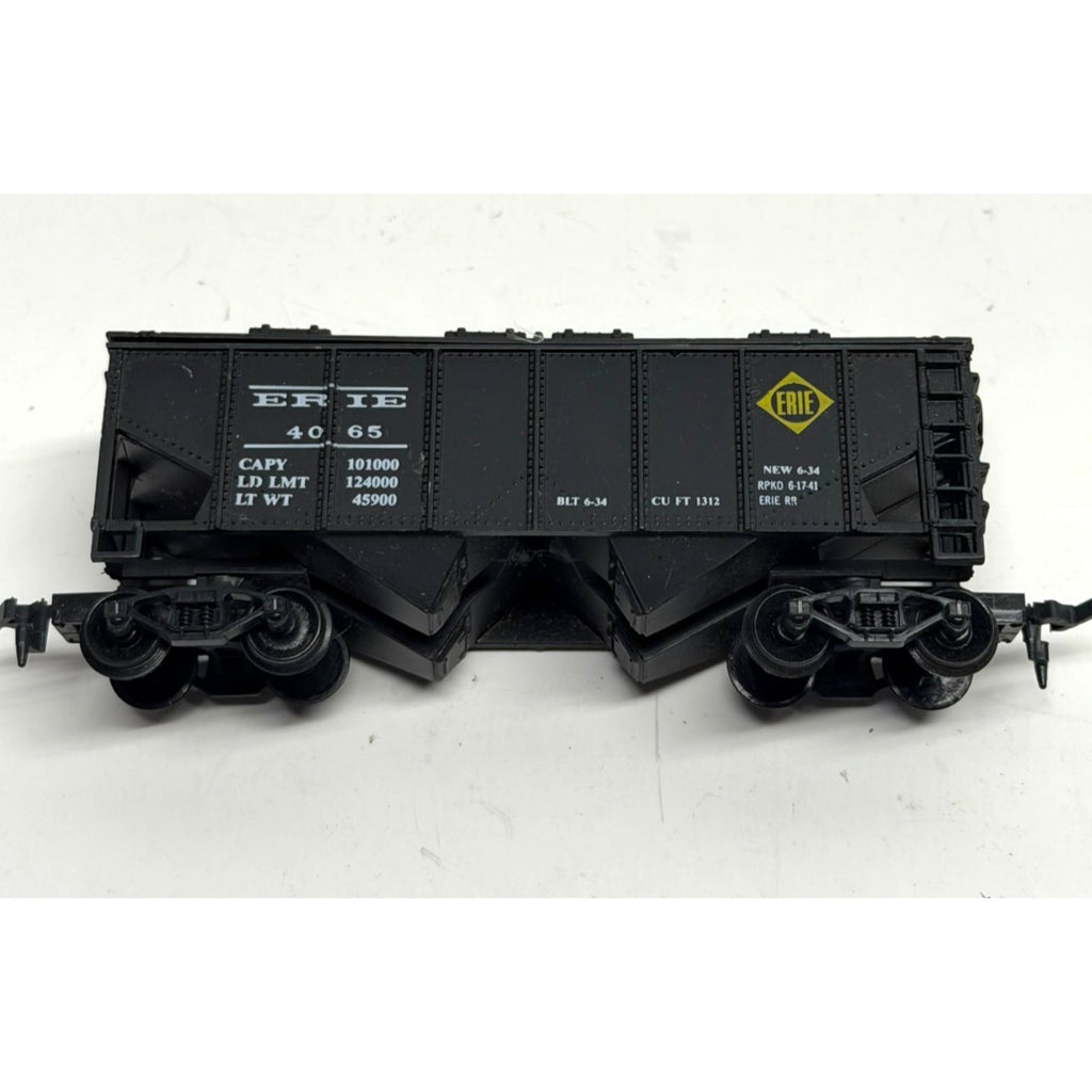 Vintage Life Like HO Erie 2-Bay Covered Hopper Car # 4065 Model Freight Train
